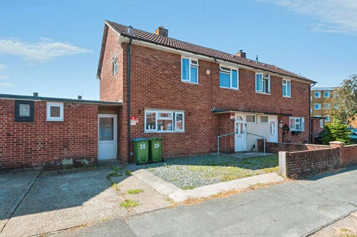 3 Bedroom Semi-Detached House For Sale In Cherwell Crescent, Southampton, SO16