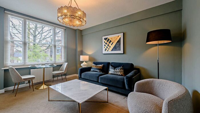 1 Bedroom Flat To Rent In Hill Street, London, W1J