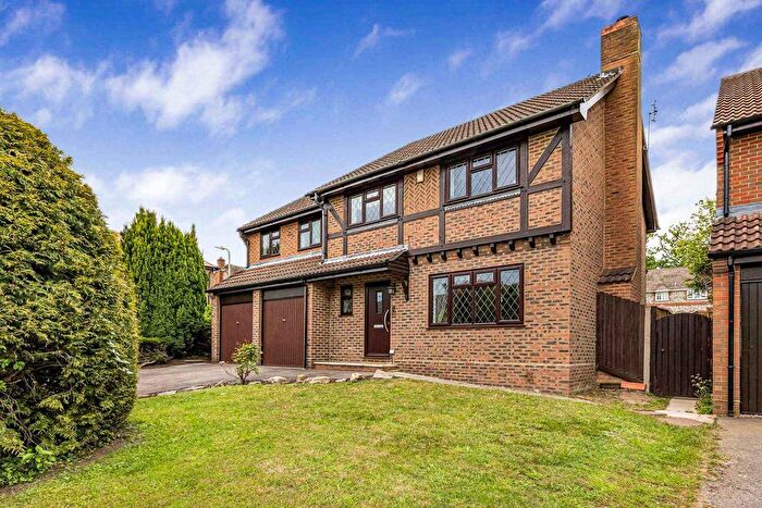 5 Bedroom Detached House For Sale In Dauntless Road, Burghfield Common, Berkshire, RG7