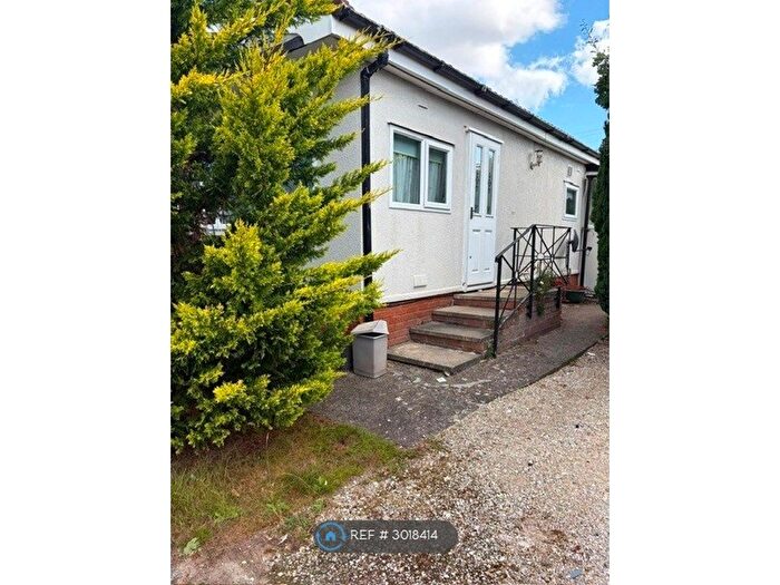 2 Bedroom Park Home To Rent In Oak Avenue, York, YO23
