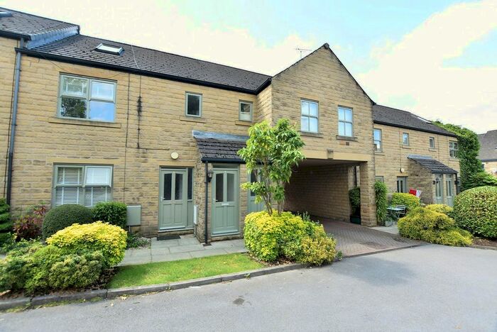 2 Bedroom Flat To Rent In Hayden Court, Glossop, SK13