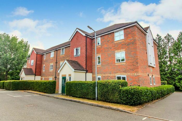 2 Bedroom Apartment To Rent In Whitehead Way, Aylesbury, HP21