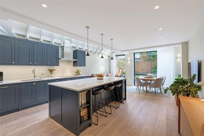 5 Bedroom Detached House For Sale In Tantallon Road, SW12