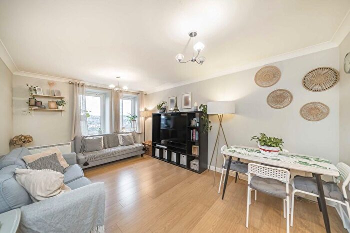 2 Bedroom Flat To Rent In London Road, Norbury, SW16