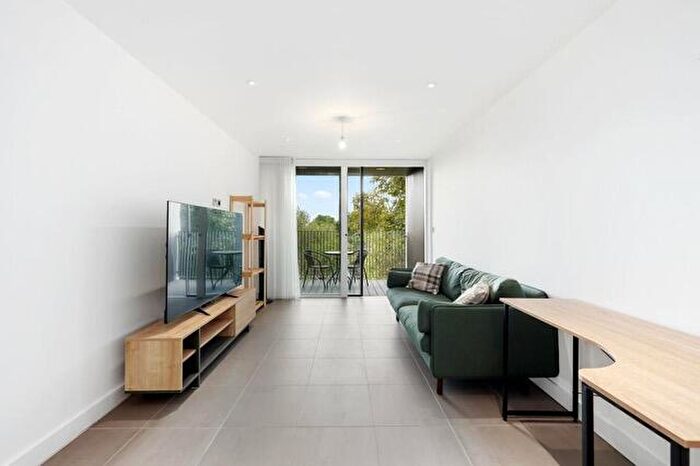 2 Bedroom Flat For Sale In Cambridge Heath Road, London, E2