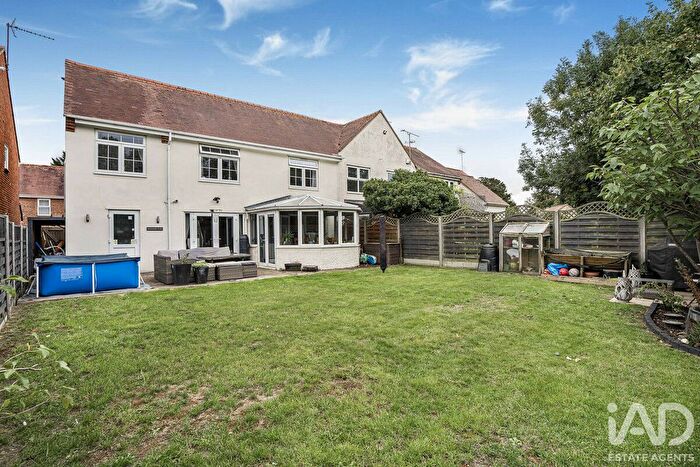 4 Bedroom Semi Detached House For Sale In Harrisons, Bishop's Stortford, CM23