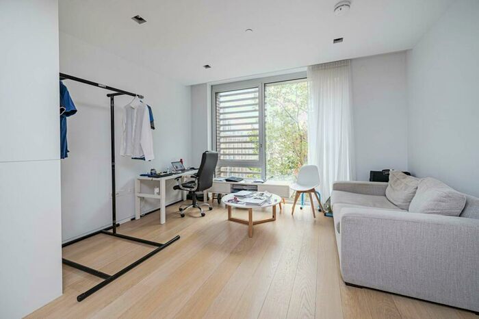 1 Bedroom Flat To Rent In Bartholomew Close, Farringdon, London, EC1A