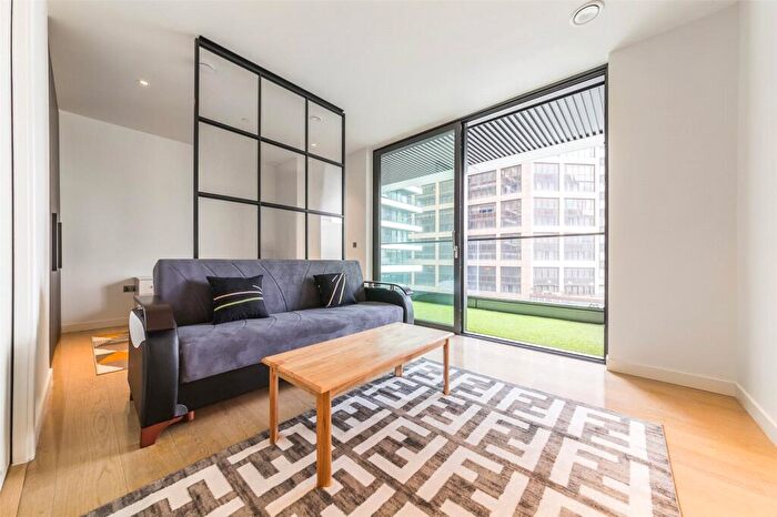 Apartment To Rent In Bagshaw Building, Wards Place, London, E14