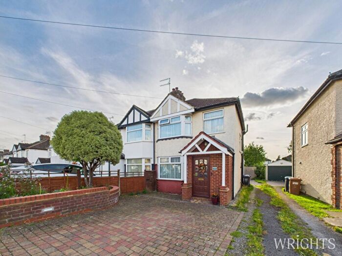 3 Bedroom Semi-Detached House For Sale In Broad Acres, Hatfield, AL10