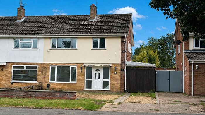 3 Bedroom Semi-Detached House For Sale In Atherstone Avenue, Peterborough, PE3