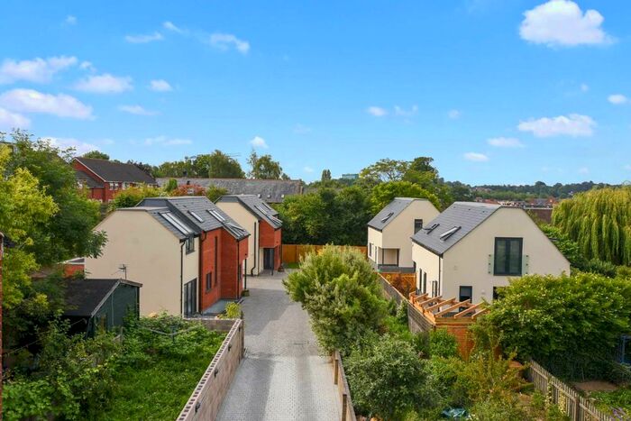 1 Bedroom Garage / Parking To Rent In The Coach House, Sabir Court, Crescent Road, Cowley, OX4