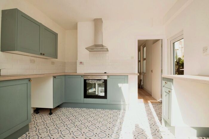 2 Bedroom Apartment To Rent In Connaught Road, Roath, CF24