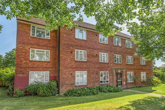 2 Bedroom Flat To Rent In Beaufort Road, Ham, Richmond, TW10