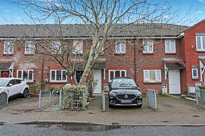 3 Bedroom Terraced House For Sale In Dakota Gardens, Beckton, E6