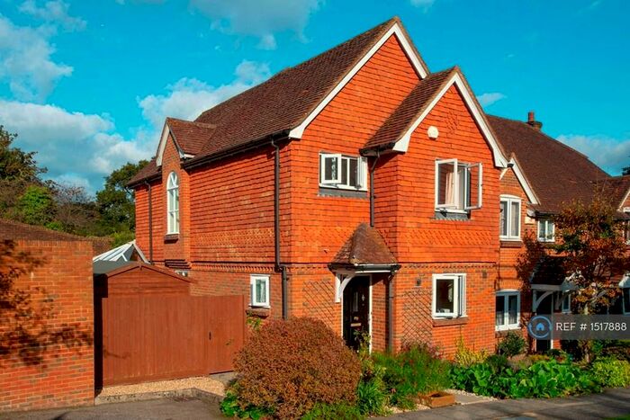 3 Bedroom End Of Terrace House To Rent In Collards Gate, Haslemere, Surrey, GU27