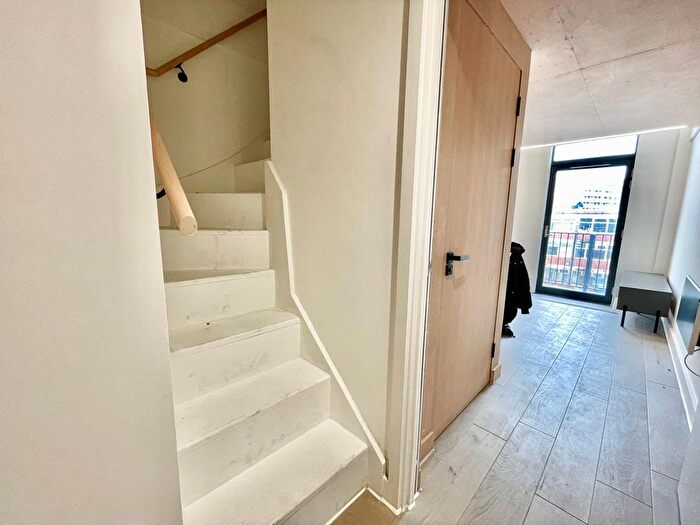 2 Bedroom Flat To Rent In Spinners Way, Manchester, M15