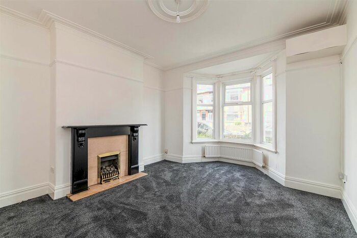 2 Bedroom Flat To Rent In Biddlestone Road, Heaton, Newcastle Upon Tyne, NE6