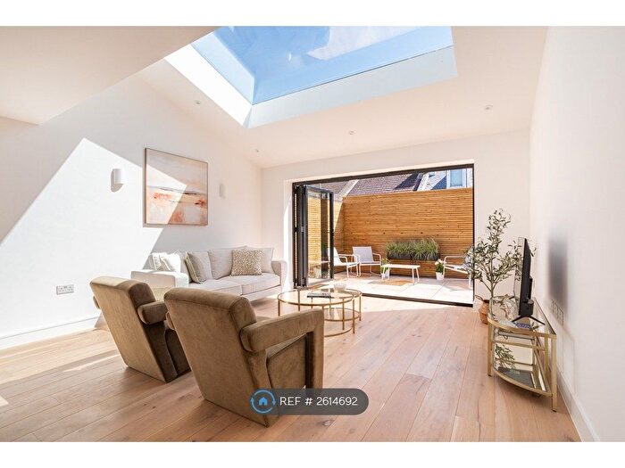 4 Bedroom Detached House To Rent In Hythe Road, Brighton, BN1