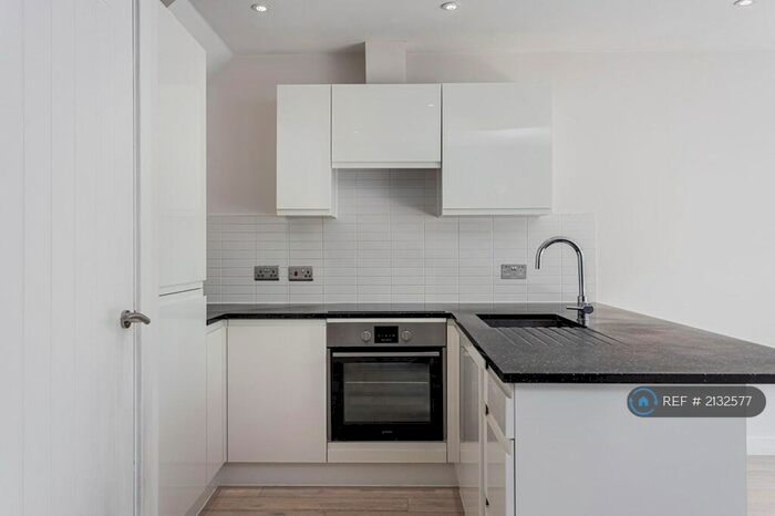 1 Bedroom Flat To Rent In North Street, Horsham, RH13