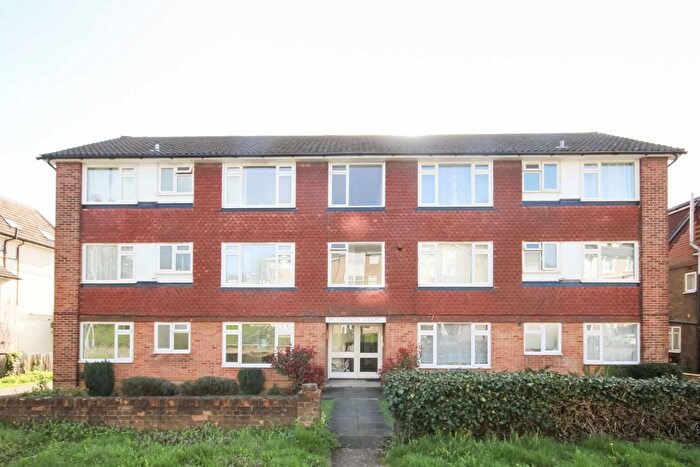 2 Bedroom Flat To Rent In Hook Road, Surbiton, KT6