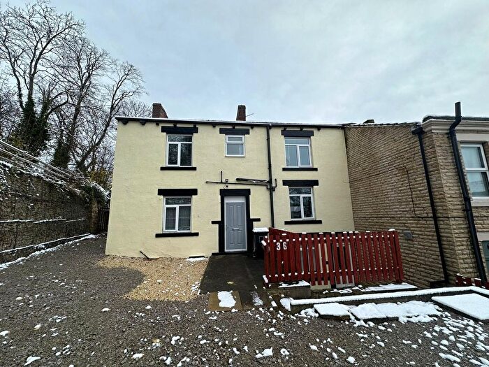 2 Bedroom Property To Rent In Dale Close, Batley, WF17