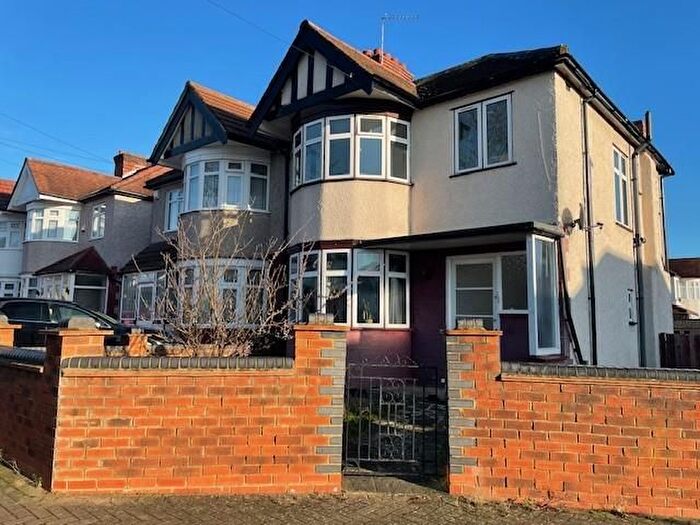 4 Bedroom Semi Detached House To Rent In Kingshill Drive, Harrow, HA3