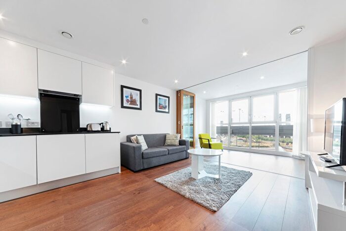 2 Bedroom Flat To Rent In Gateway Tower, Western Gateway, London, E16