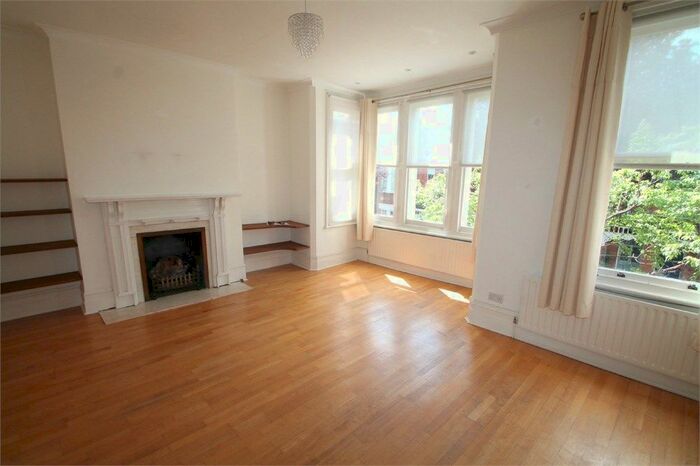 3 Bedroom Flat To Rent In Park Hall Road, East Finchley, N2