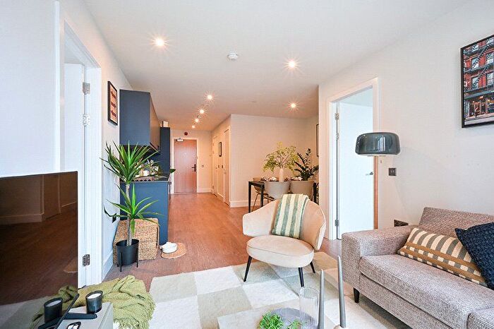 2 Bedroom Flat To Rent In Uncle Leeds, Whitehall, LS12