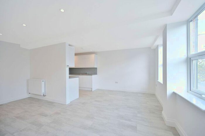 Studio To Rent In Bath Road, Cranford, Hounslow, TW5