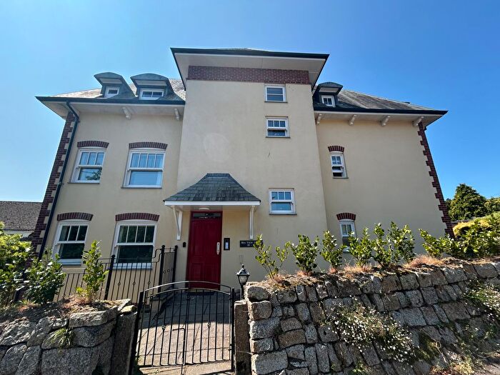 2 Bedroom Flat To Rent In Sea View Road, Falmouth, TR11