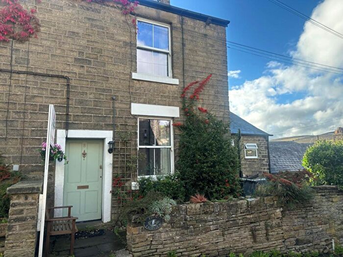 2 Bedroom Cottage For Sale In Highgate Road, Hayfield, SK22