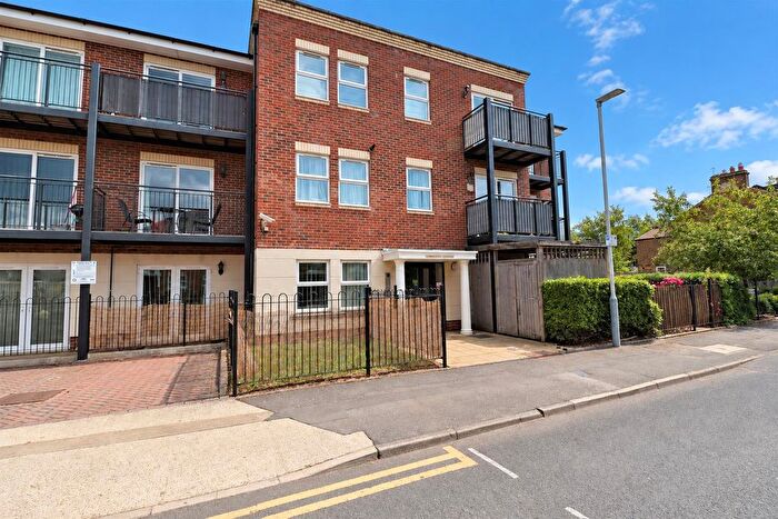 1 Bedroom Flat To Rent In Blythewood Court, Uxbridge, UB8