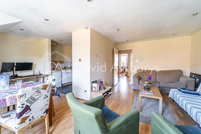 2 Bedroom Apartment To Rent In Tottenham Lane, Crouch End, London, N8