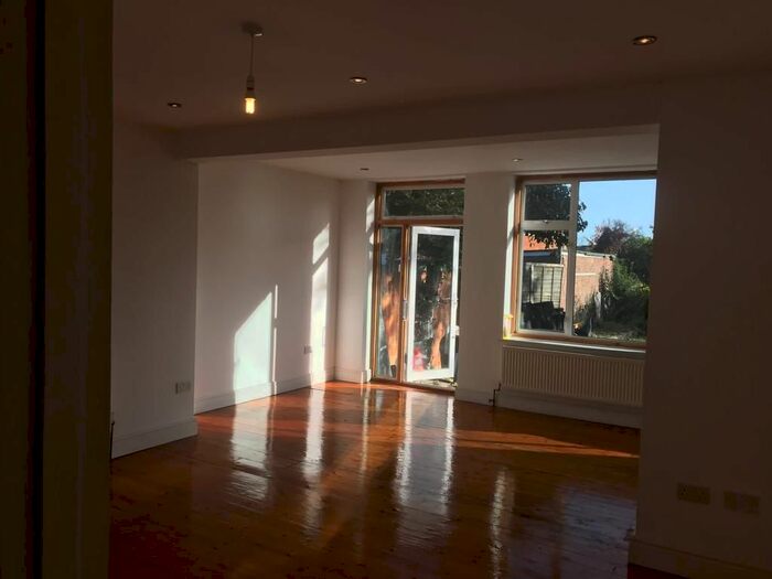 5 Bedroom Detached House For Sale In Hatton Road, Feltham, Greater London, TW14