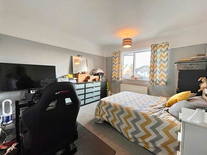 3 Bedroom Detached House For Sale In Pearson Avenue, Poole, BH14