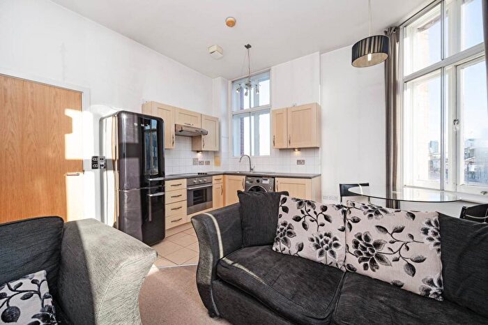 1 Bedroom Flat For Sale In Commercial Road, Tower Hamlets, London, E1