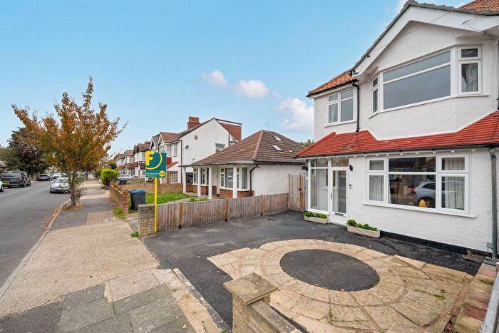 4 Bedroom End Of Terrace House For Sale In Franks Avenue, New Malden, KT3