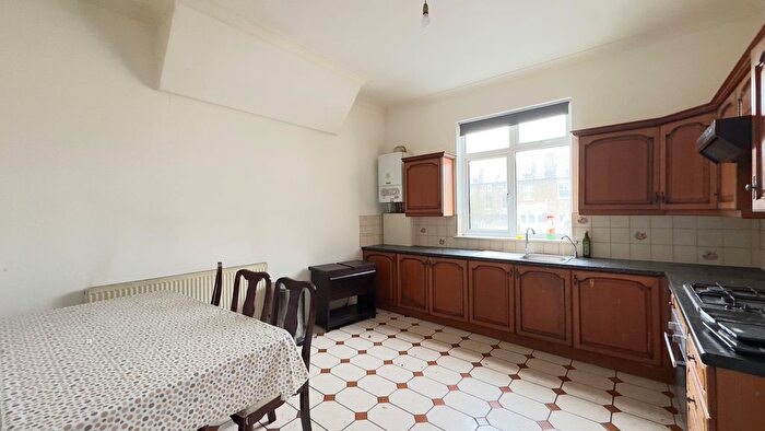 4 Bedroom Flat To Rent In Stroud Green Road, London, N4