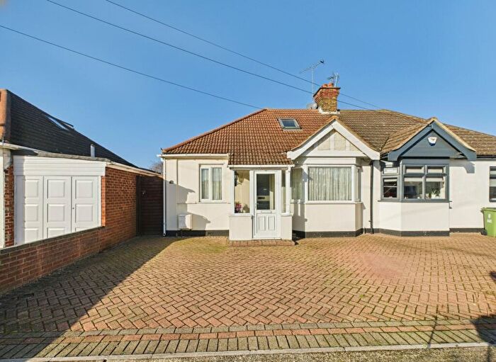 4 Bedroom Semi-Detached Bungalow For Sale In Hazel Gardens, Grays, RM16