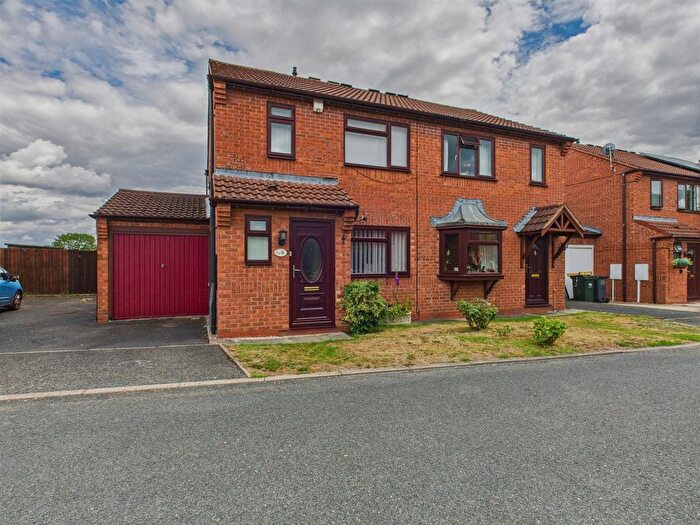 3 Bedroom Semi-Detached House For Sale In Springfield Glade, Malvern, WR14