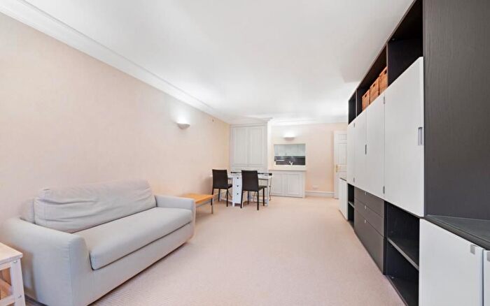 2 Bedroom Flat To Rent In Edgware Road, Paddington, London, W2