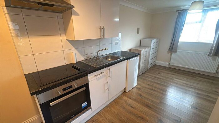 Studio To Rent In Stag Lane, London, NW9