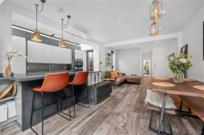 2 Bedroom Flat For Sale In Constantine Road, South End Green, NW3