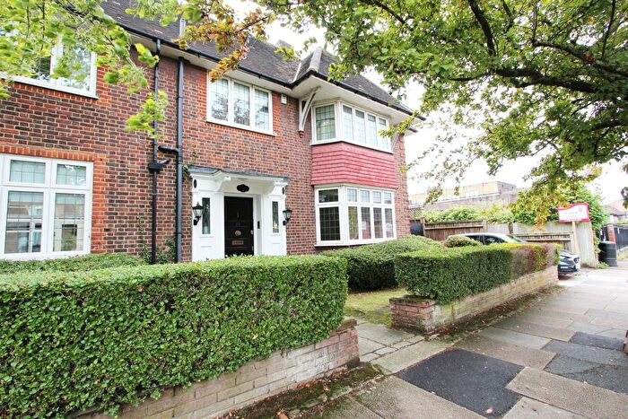 4 Bedroom Detached House To Rent In Raleigh Close, London, NW4