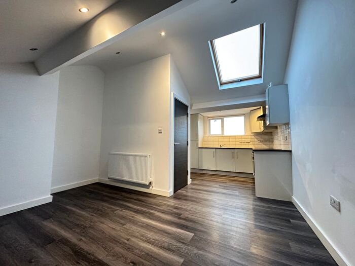 3 Bedroom Flat To Rent In Mill Street, Liverpool, L8