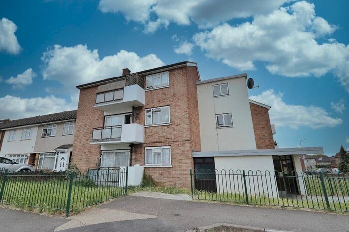 2 Bedroom Flat To Rent In Hillrise Road, Romford, RM5
