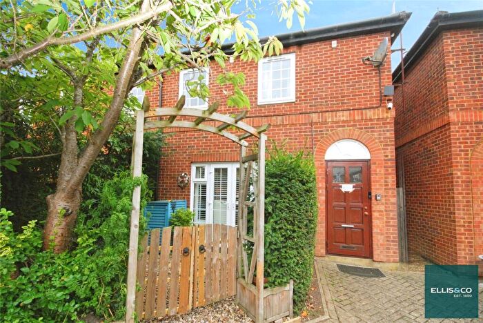 1 Bedroom Apartment For Sale In Elsinore Gardens, Childs Hill, NW2