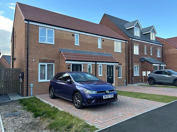 3 Bedroom Semi-detached House For Sale In Peat Edge Court, Bowburn, Durham, Durham, DH6