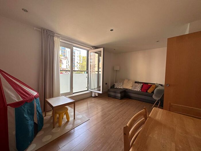 2 Bedroom Flat To Rent In Yeoman Street, SE8
